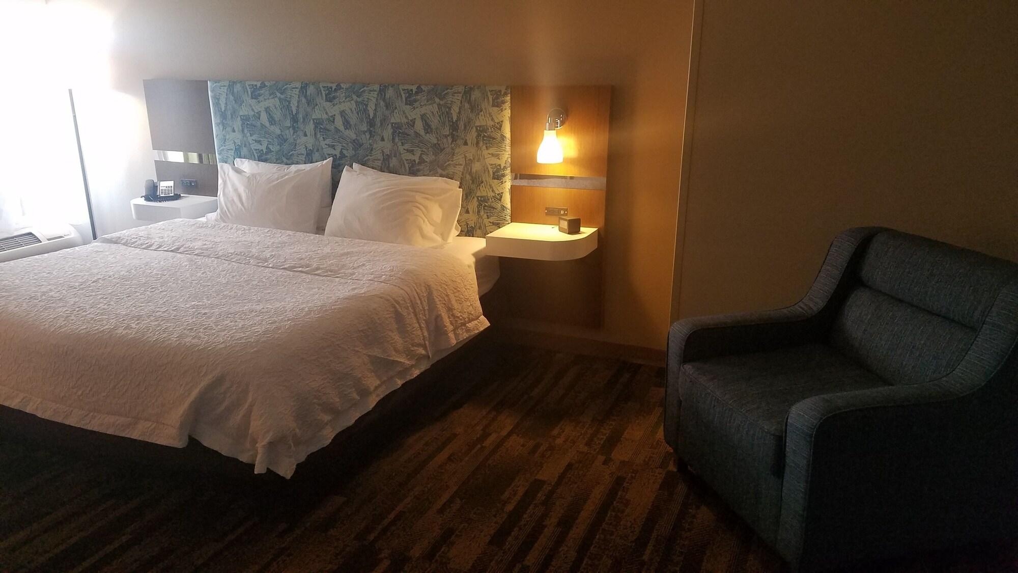 Hampton Inn & Suites Kansas City-Merriam Extérieur photo