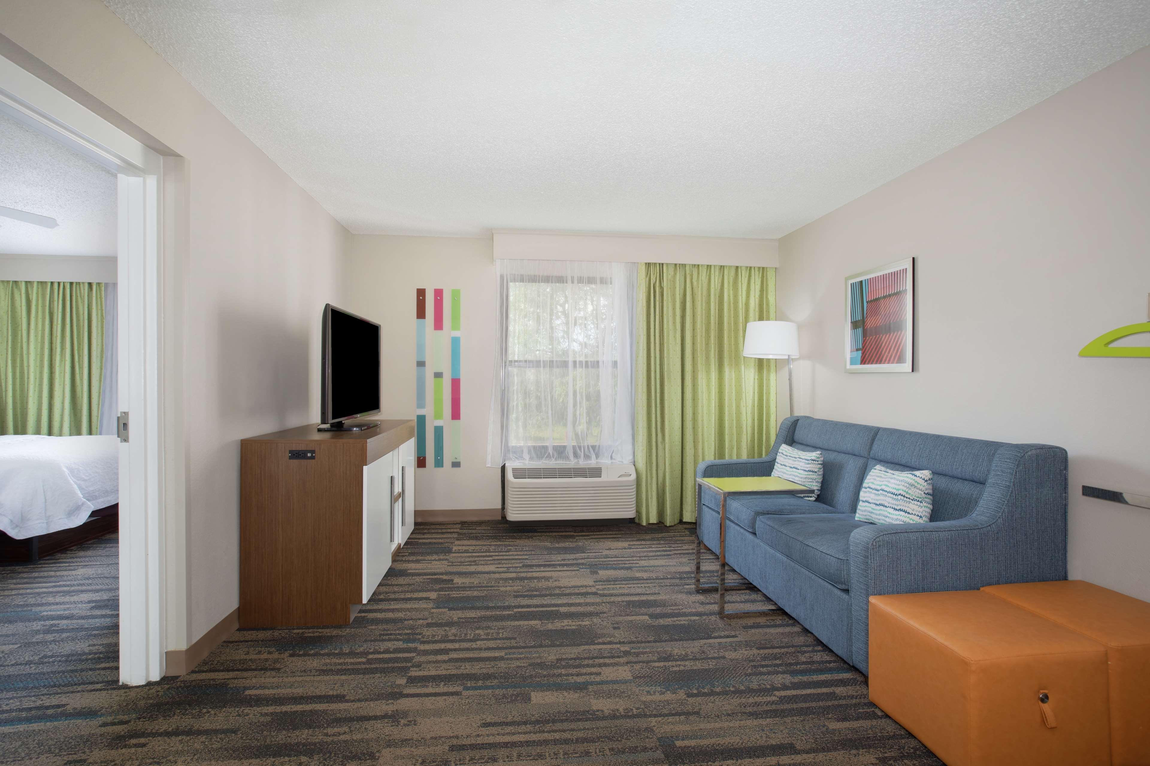 Hampton Inn & Suites Kansas City-Merriam Extérieur photo