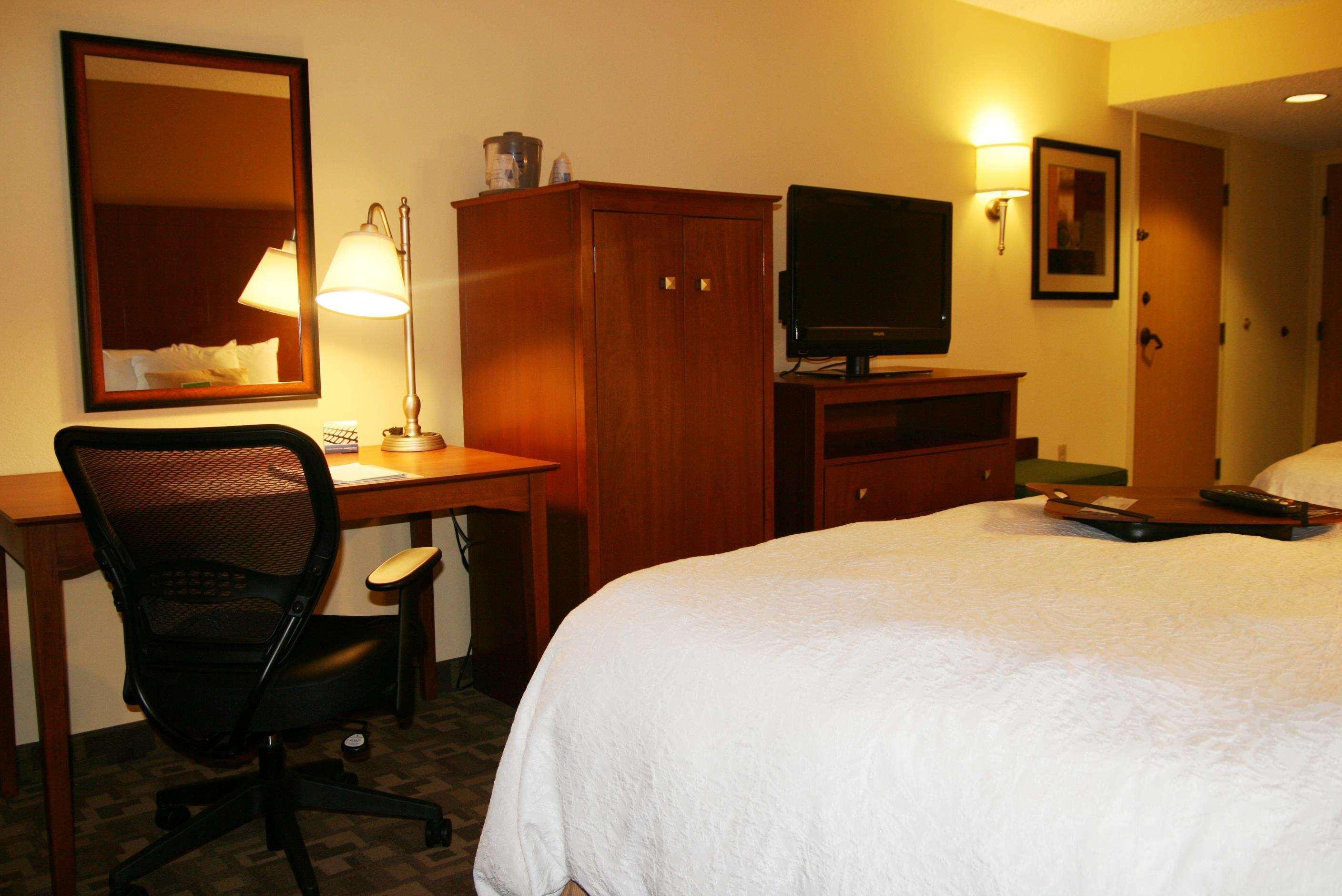 Hampton Inn & Suites Kansas City-Merriam Extérieur photo