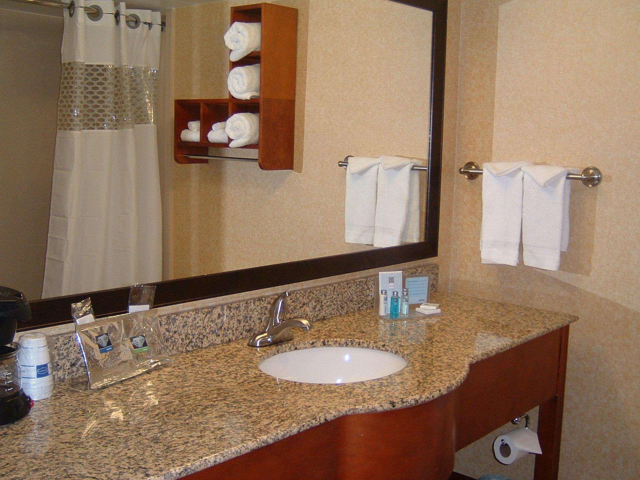 Hampton Inn & Suites Kansas City-Merriam Extérieur photo