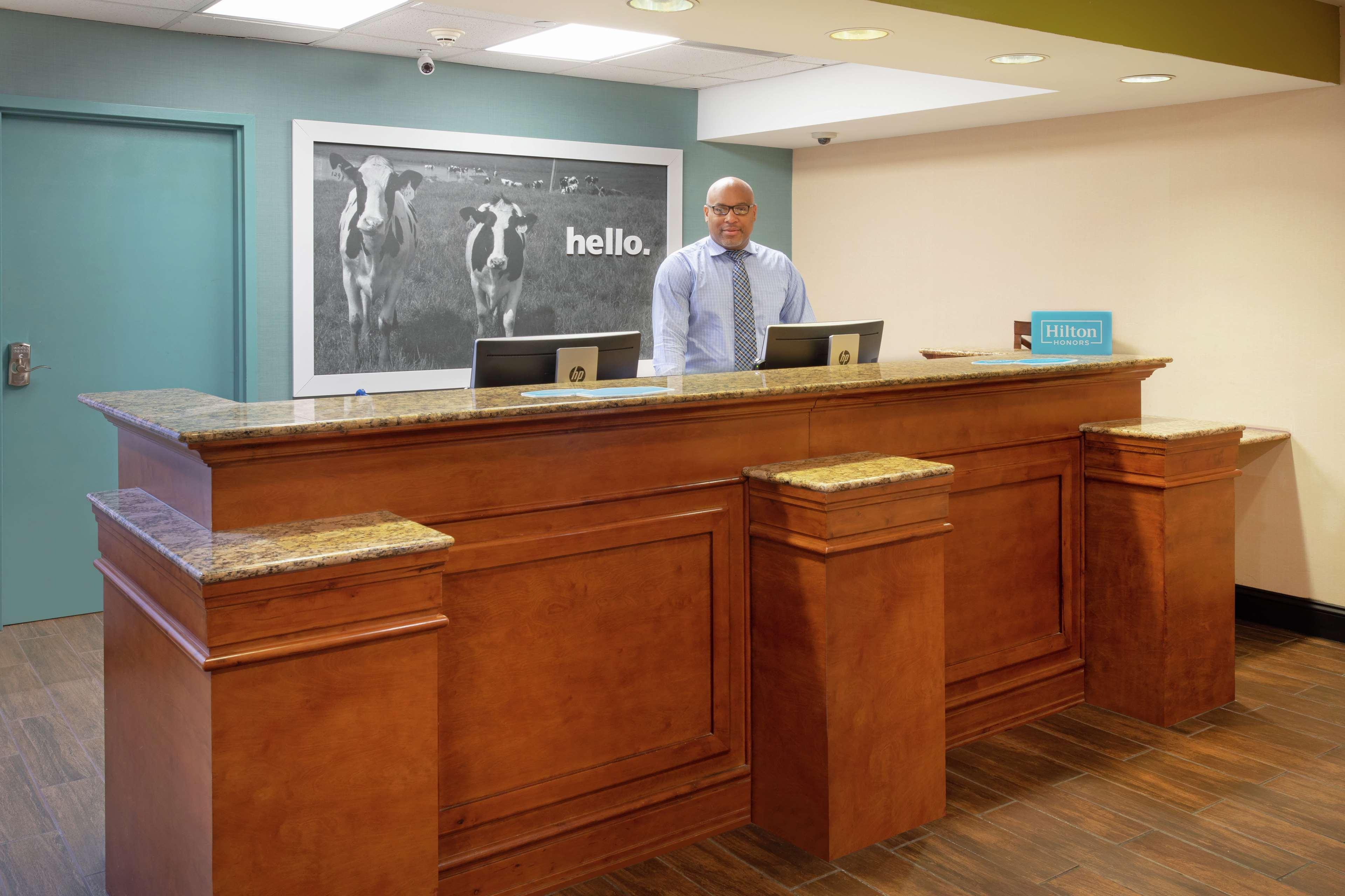 Hampton Inn & Suites Kansas City-Merriam Extérieur photo