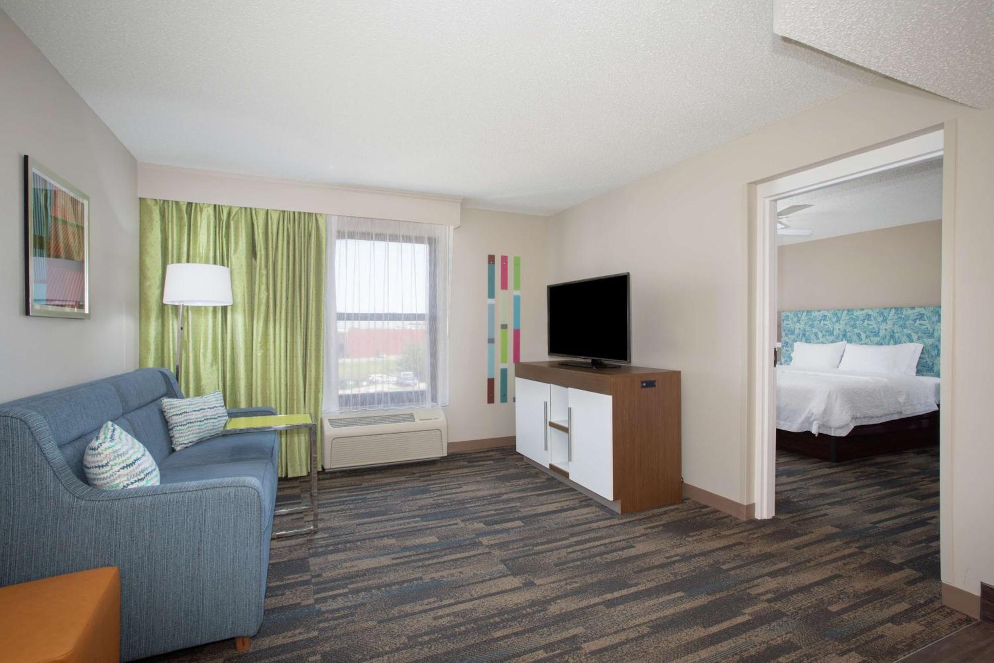 Hampton Inn & Suites Kansas City-Merriam Extérieur photo