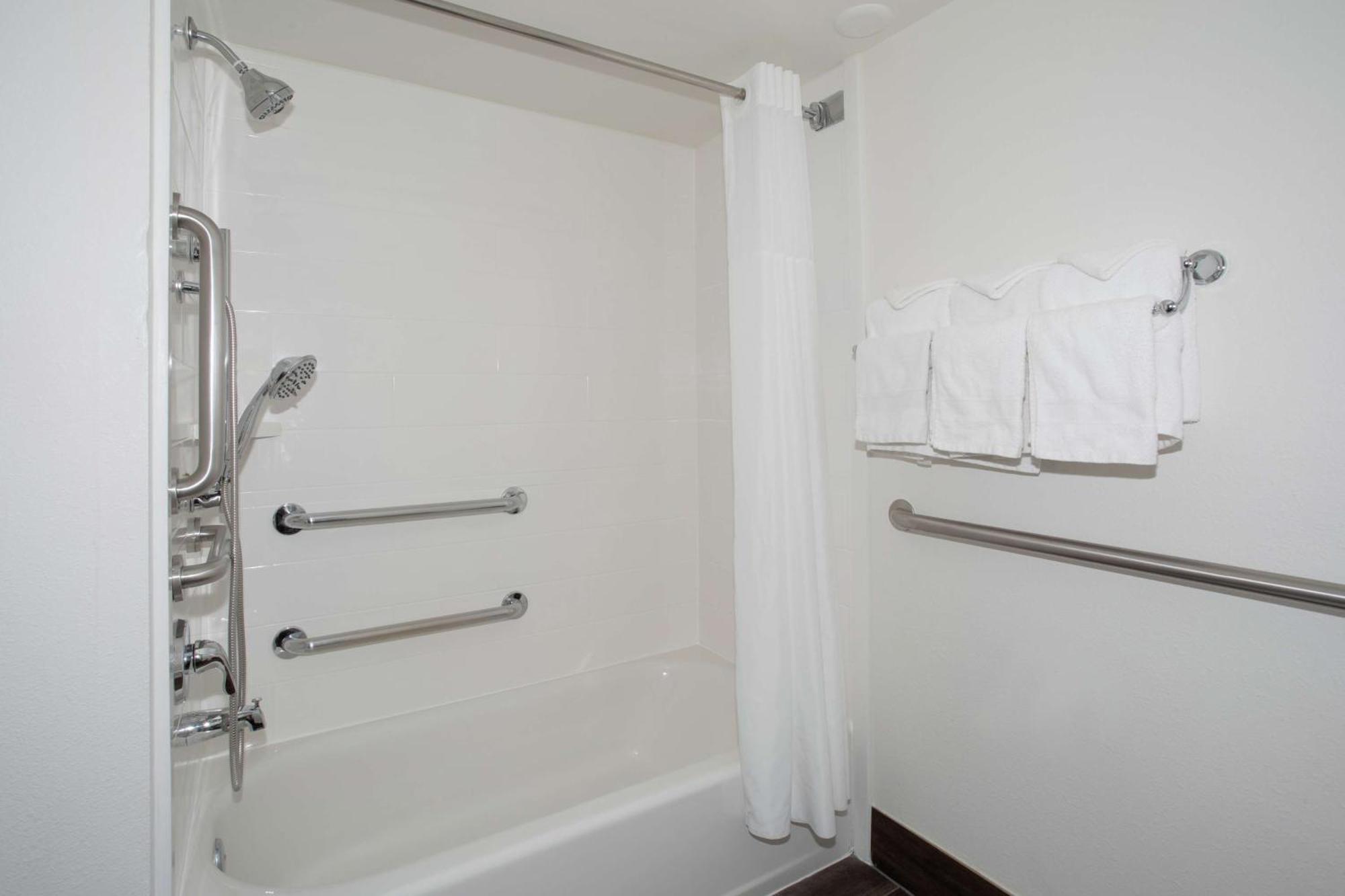 Hampton Inn & Suites Kansas City-Merriam Extérieur photo
