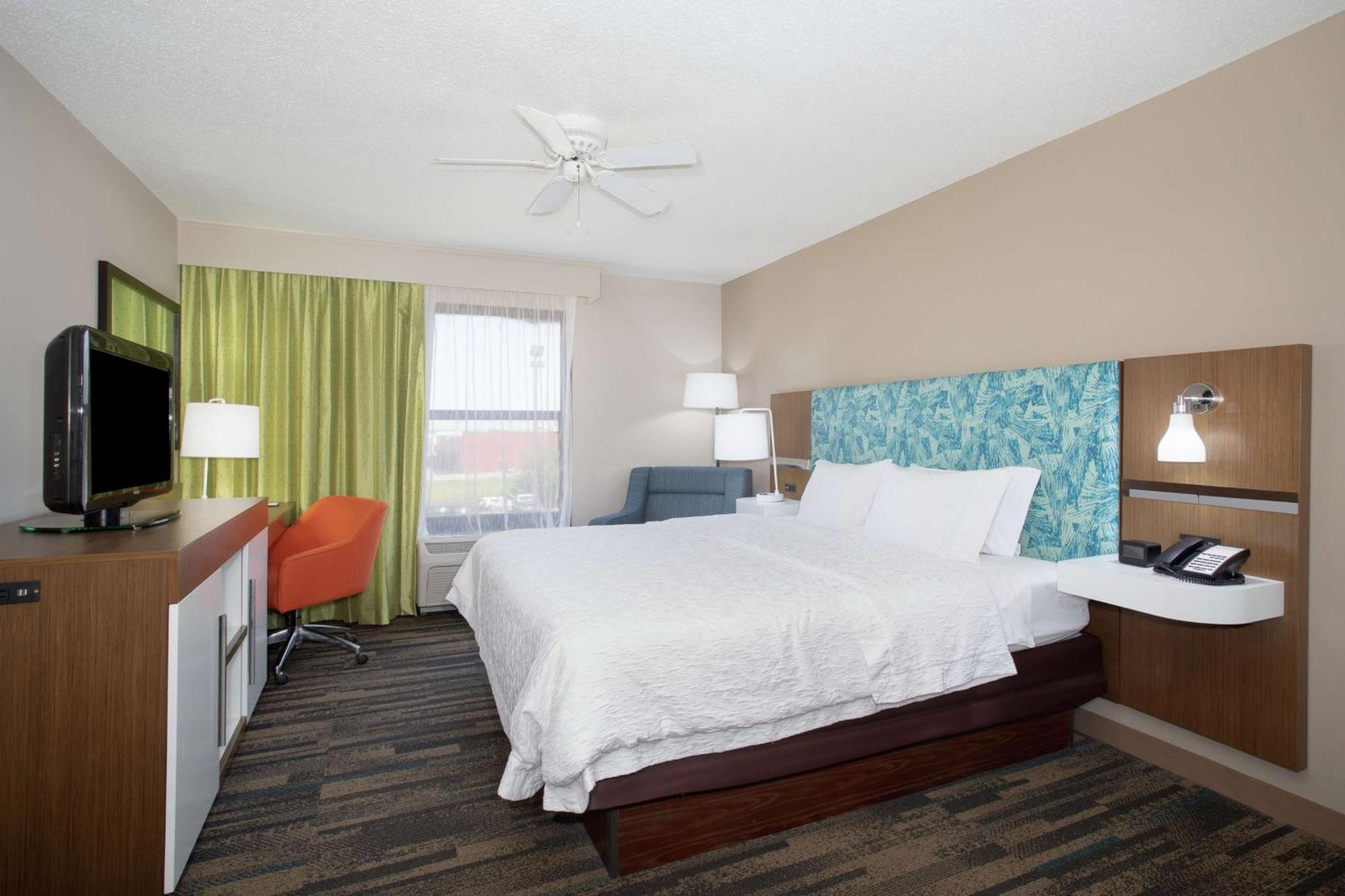 Hampton Inn & Suites Kansas City-Merriam Extérieur photo