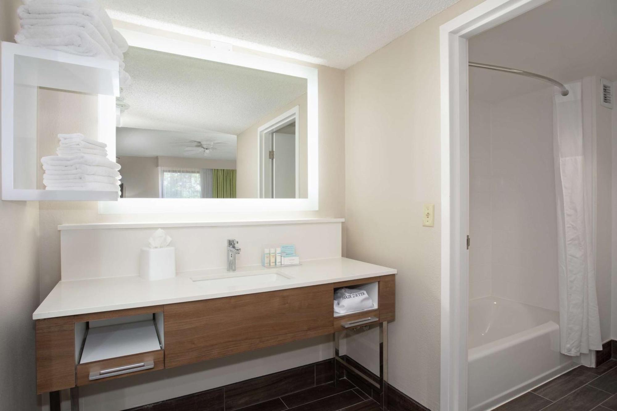 Hampton Inn & Suites Kansas City-Merriam Extérieur photo