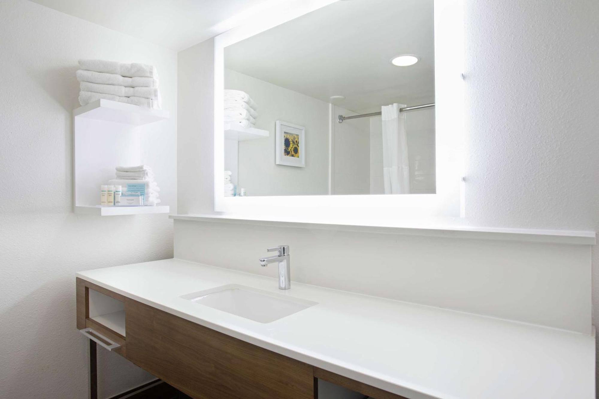 Hampton Inn & Suites Kansas City-Merriam Extérieur photo